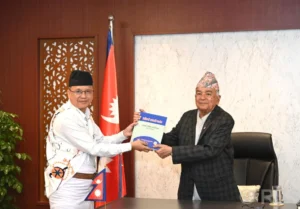 मधेसी आयोगद्वारा प्रदेश प्रमुखसमक्ष आठौँ वार्षिक प्रतिवेदन पेस