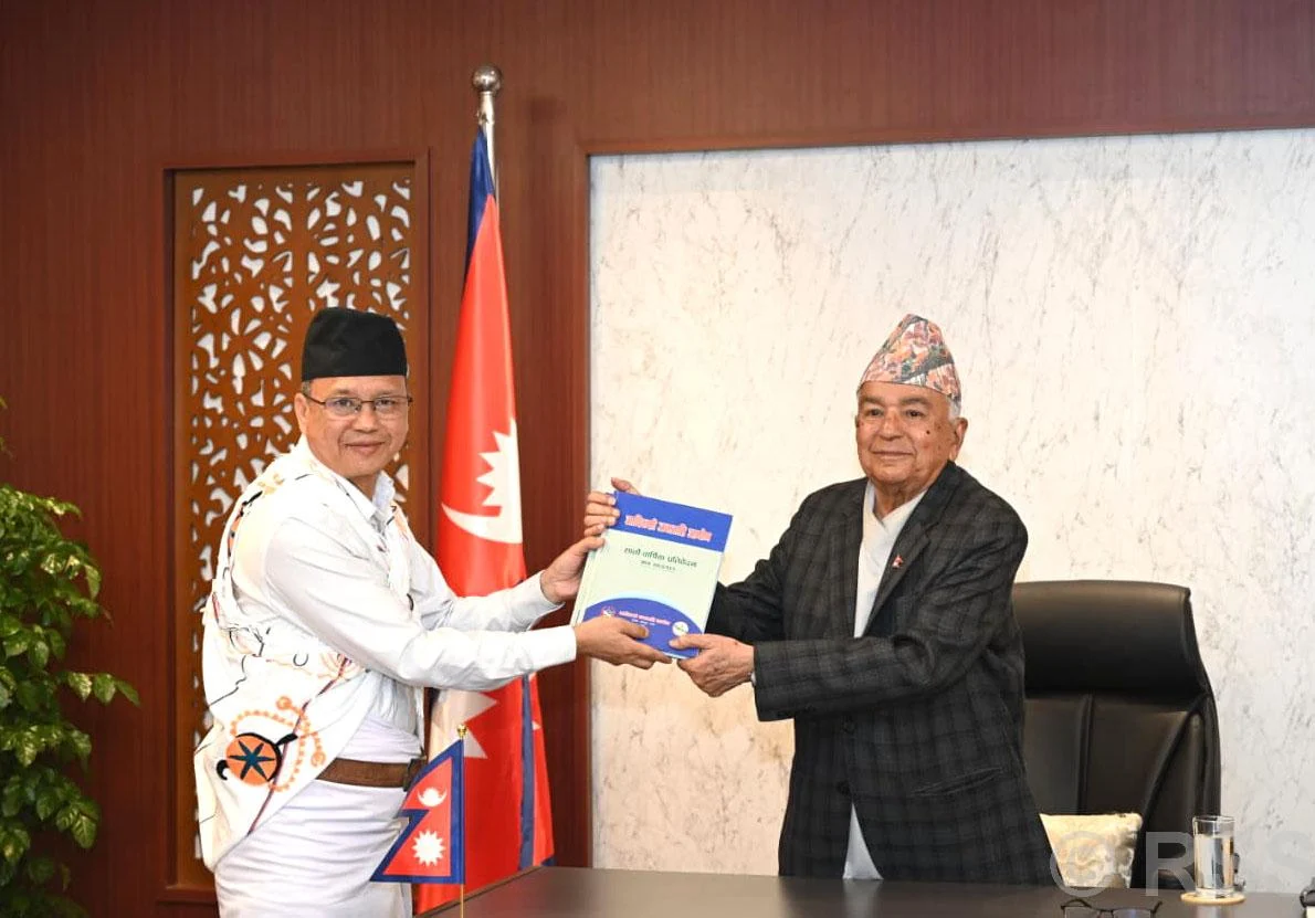 मधेसी आयोगद्वारा प्रदेश प्रमुखसमक्ष आठौँ वार्षिक प्रतिवेदन पेस