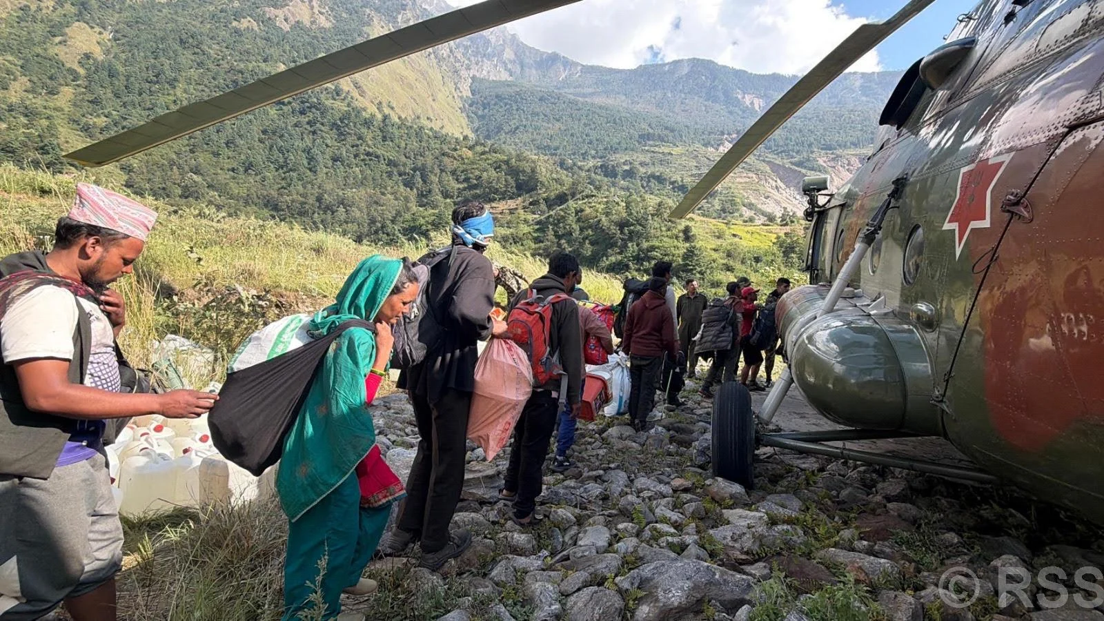 बूढीगण्डकी बाढीः प्रभावित क्षेत्रबाट एक हजार बढीको हेलि उद्धार