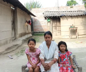 बाढीले खोस्यो दसैँको टीका, बेपत्ता आफन्तको पर्खाइमा खाली निधार