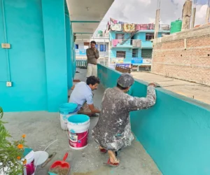 अध्ययन खर्च जुटाउन ‘पेन्टिङ’ गर्दै युवा