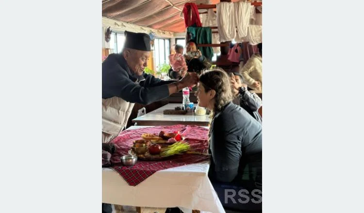 घोडेपानीमा पर्यटकले पनि मनाए दशैं