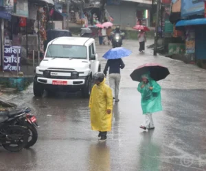 आज दिनभर झरी, शनिबारदेखि सुधार हुने
