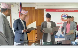 कर्णाली प्रदेश योजना आयोगका उपाध्यक्ष डा खत्रीद्वारा शपथ ग्रहण