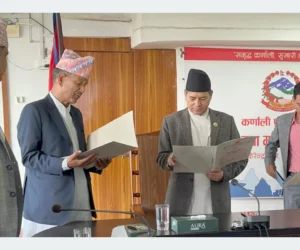 कर्णाली प्रदेश योजना आयोगका उपाध्यक्ष डा खत्रीद्वारा शपथ ग्रहण