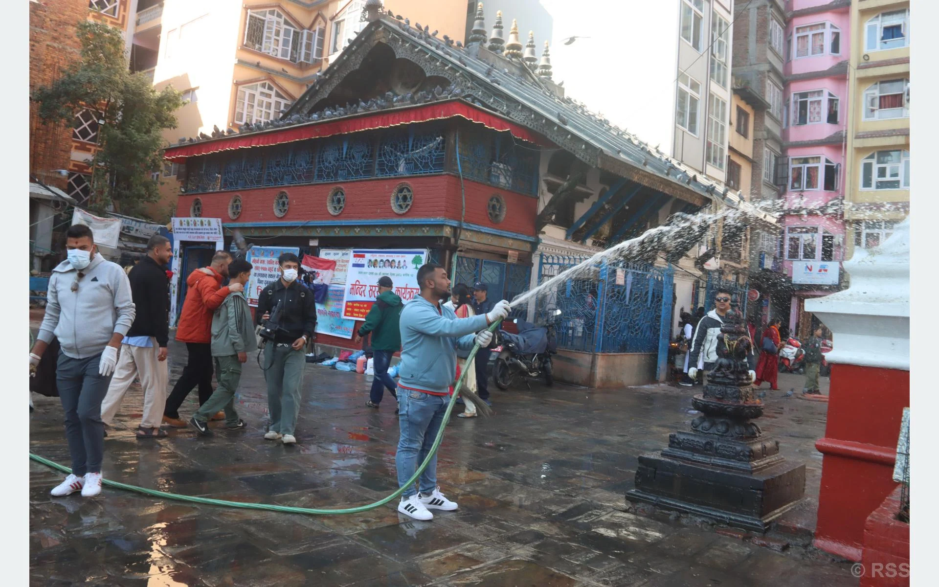 तरुण दलको ७४औँ स्थापना दिवस: सङ्कटा मन्दिर परिसरमा सरसफाइ