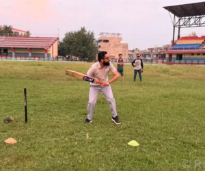 मन्त्री पोखरेलद्वारा देउखुरी क्रिकेट रङ्गशालाको निरीक्षण