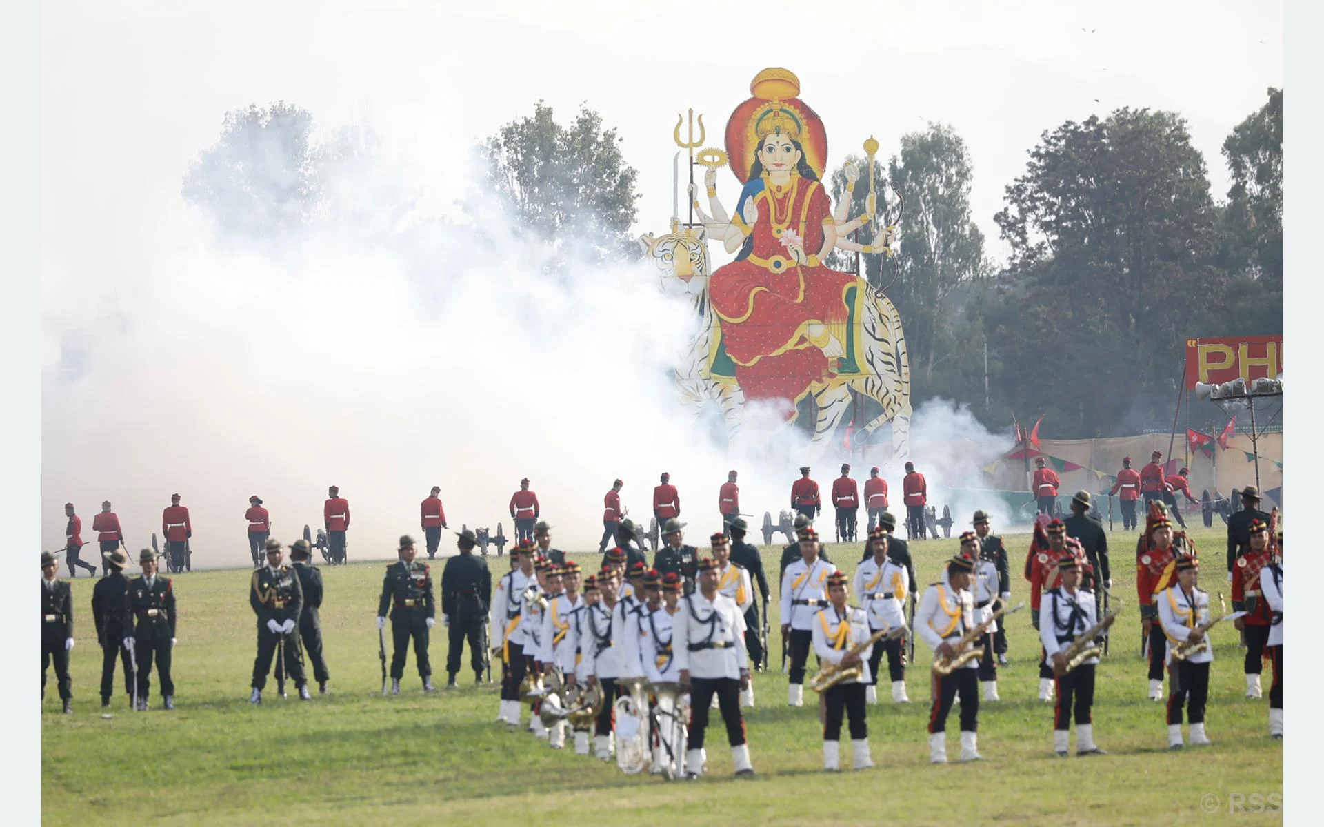 सैनिक मञ्च टुँडिखेलमा फूलपाती बढाइँ