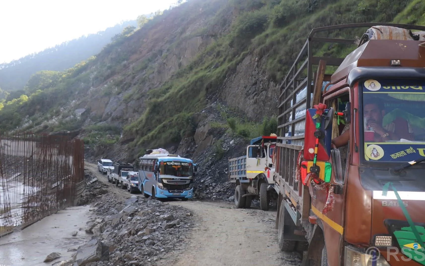 बिपी राजमार्ग : पुनर्निर्मित सडकबाटै आवागमन, दसैँमा थप सहज