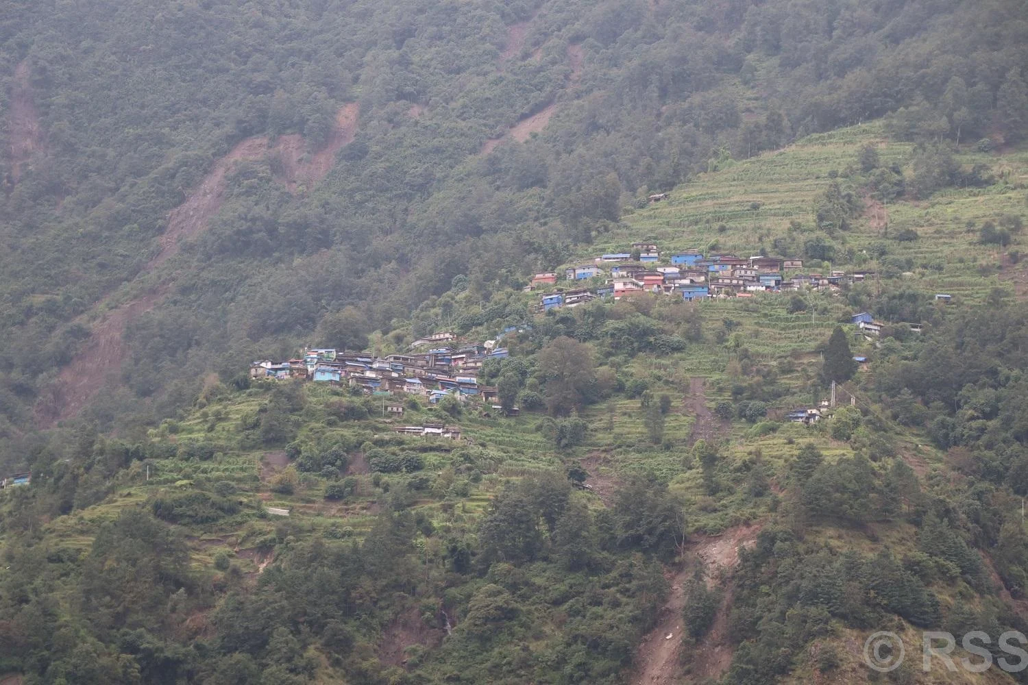 पाउद्वार गाउँ प्राकृतिक नाकाबन्दीमा