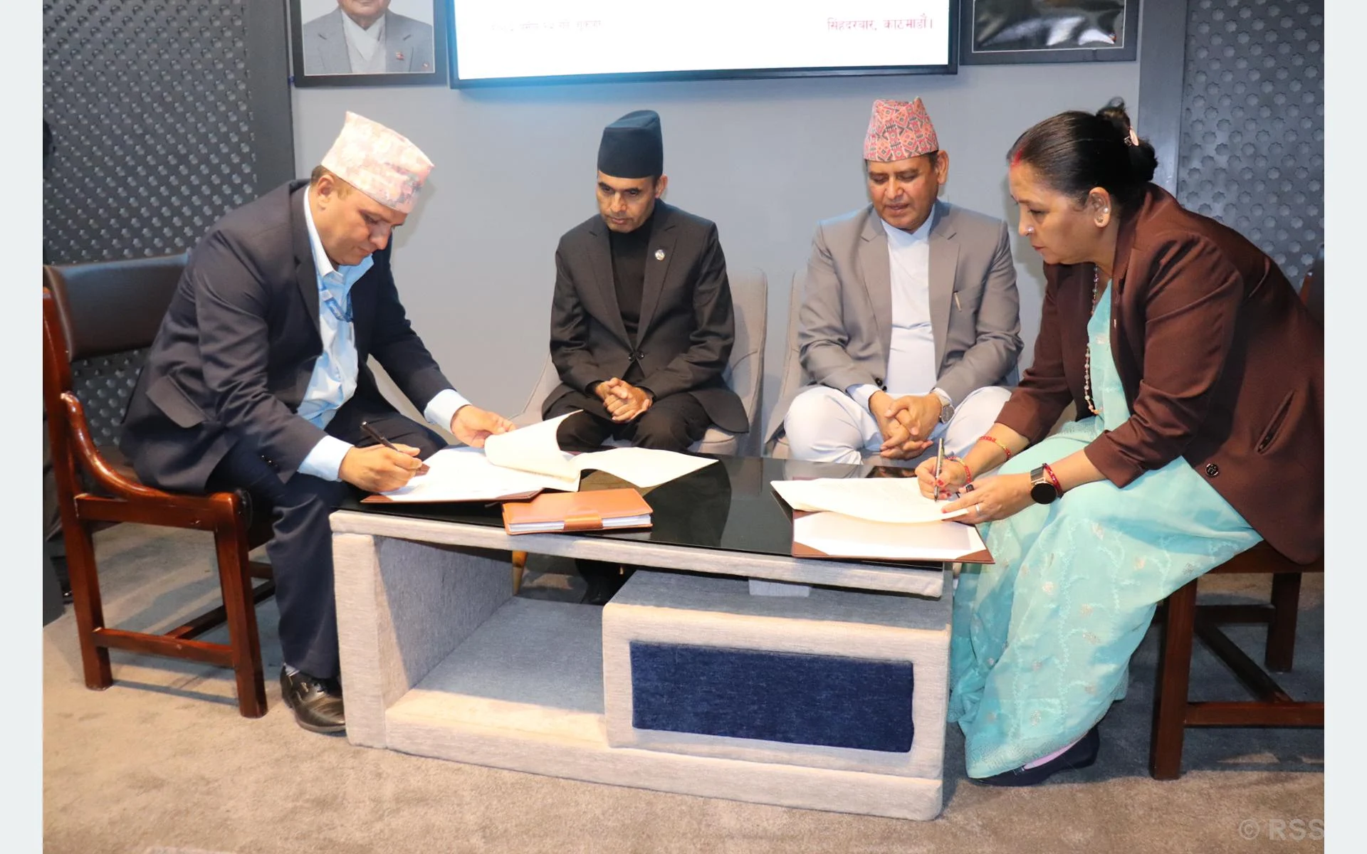 गण्डकी र लुम्बिनी प्रदेशमा सूचना महामार्ग परियोजना कार्यान्वनयका लागि सम्झौता