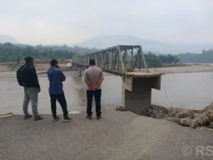 कालीगण्डकी पुलको तनहुँतर्फको पहुँँच सडक पुनर्निर्माण हुँदै