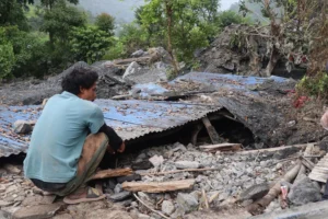 धान भित्र्याउने बेलाको खेत क्षणभरमै बगर बनेपछि…