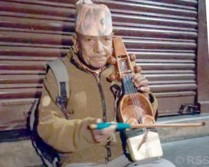 परम्परा जोगाउँदै ७३ वर्षीय रामबहादुर गन्धर्व