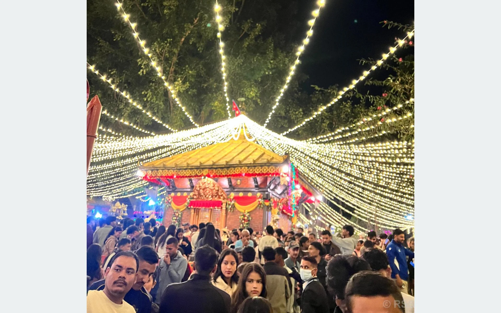 झिलिमिली बत्तीले सिङ्गारिए काठमाडौँका मठमन्दिर तथा शक्तिपीठ