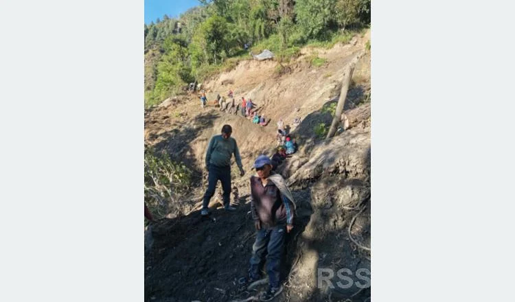 विपद्बाट क्षतिग्रस्त भौतिक संरचना पुनर्निर्माणका लागि श्रमदान