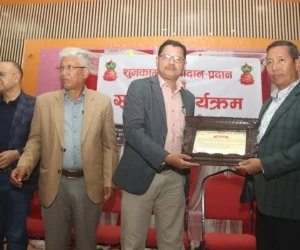 राष्ट्रसेवक कर्मचारी समाजबाट वाणिज्य सचिव तामाङ सम्मानित