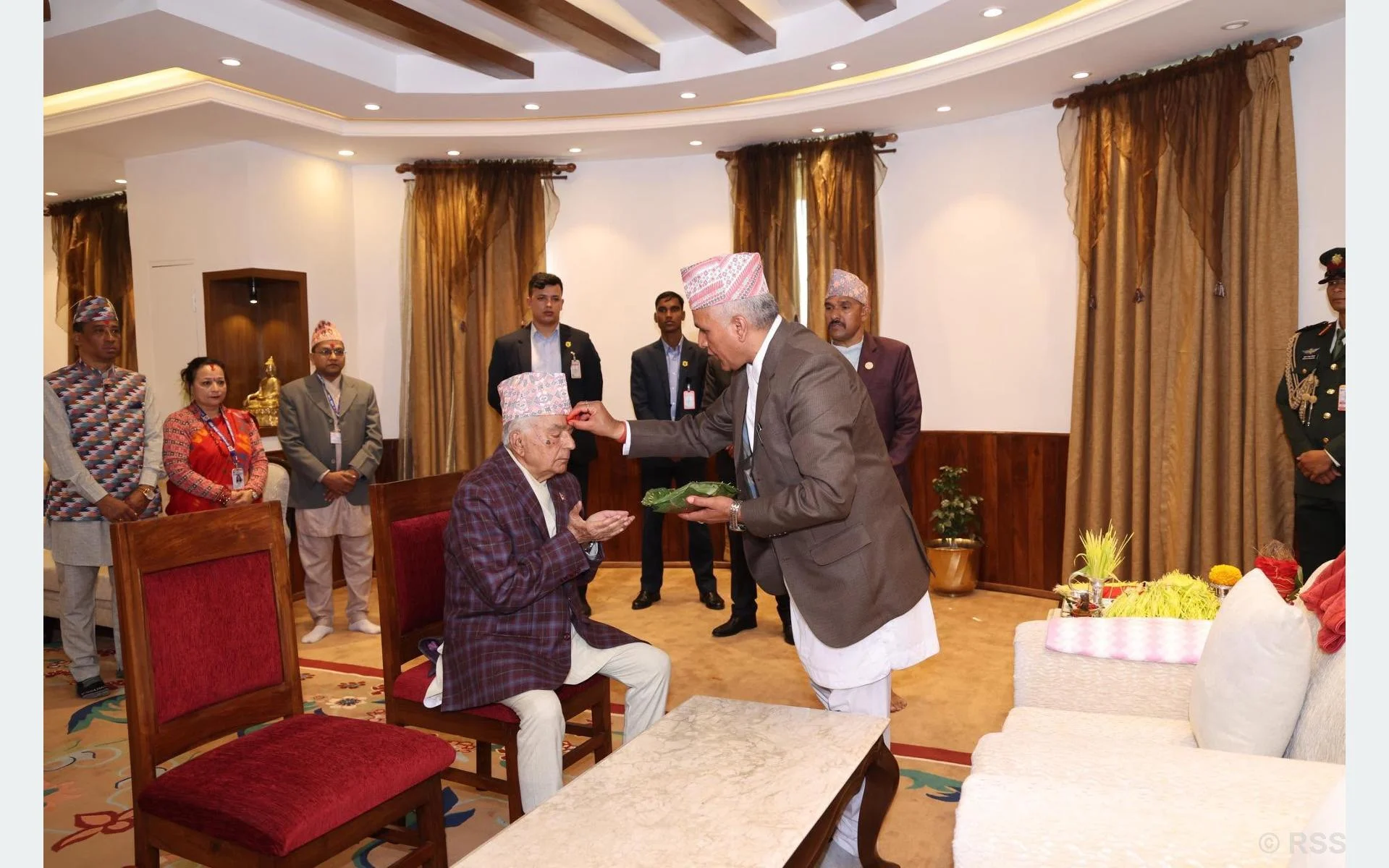 राष्ट्रपतिबाट बडादसैँको टीका ग्रहण
