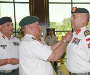 प्रधान सेनापतिद्वारा दर्ज्यानी चिन्ह प्रदान
