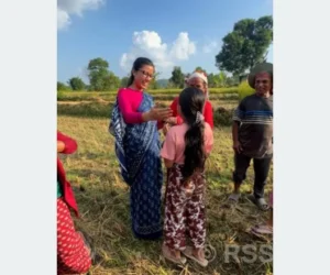 पर्वमा जनतासँग मन्त्री गौतम