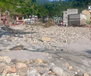 बाढीपछि उजाडियो सेतीवेणी, करोडौँको क्षति