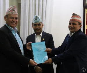 दूरसञ्चार प्राधिकरणको वार्षिक प्रतिवेदन सञ्चारमन्त्रीलाई हस्तान्तरण