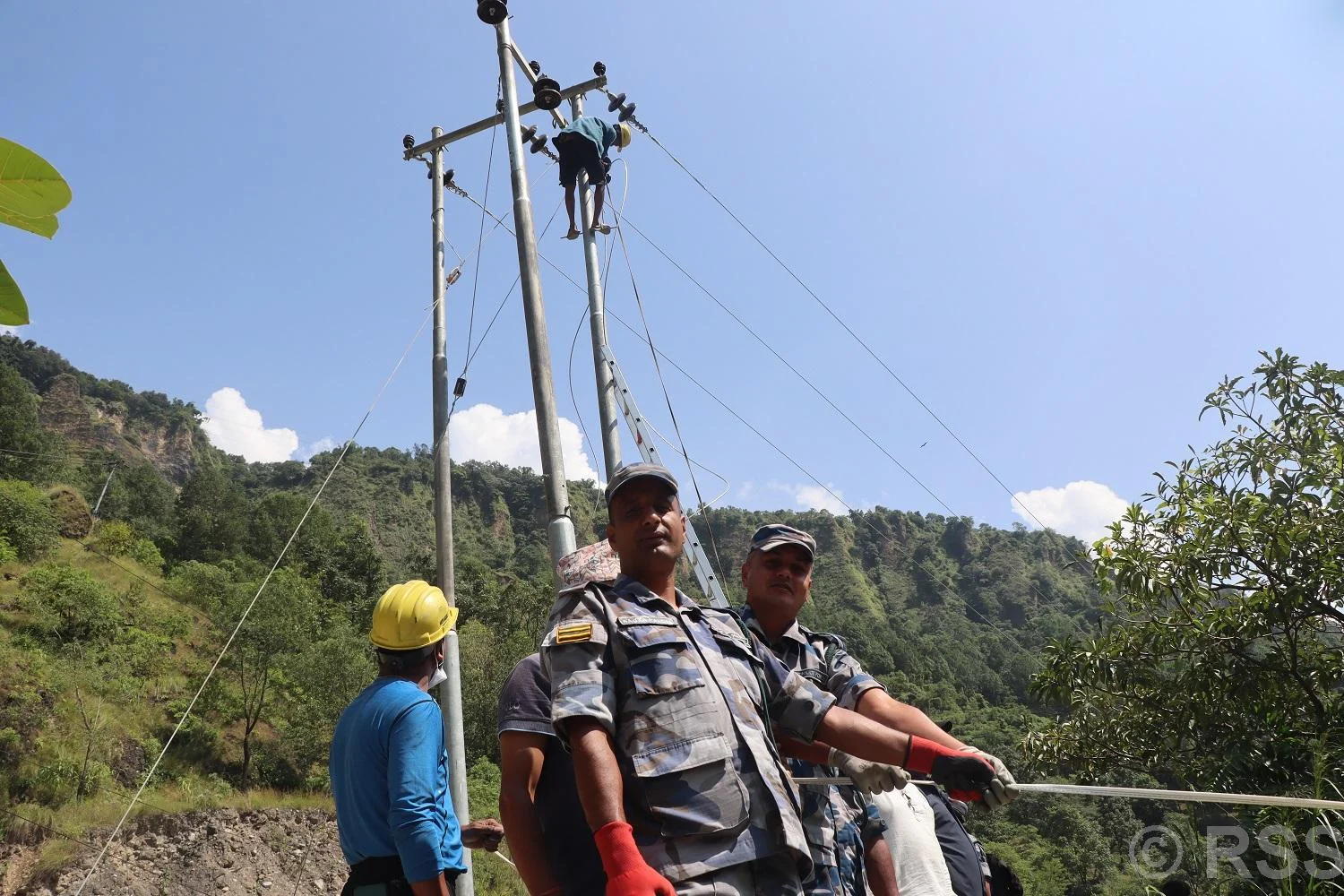 बाढी पहिरो प्रभावित स्थानमा  विद्युत आपूर्ति पूर्ववत्