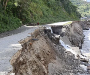बाढीपहिरोका कारण सडक पूर्वाधारमा क्षति