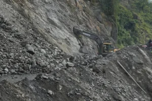 सुन्दरीजलबाट सिन्धुपाल्चोक र नुवाकोट जाने सडक अवरुद्ध