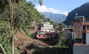 पहिरोले बेनी बजारका १२ घरमा क्षति