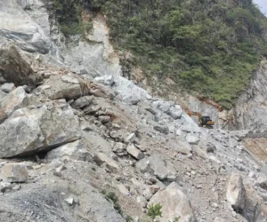 पहिरोले अवरुद्ध चेपाङ मार्ग आंशिक सञ्चालन