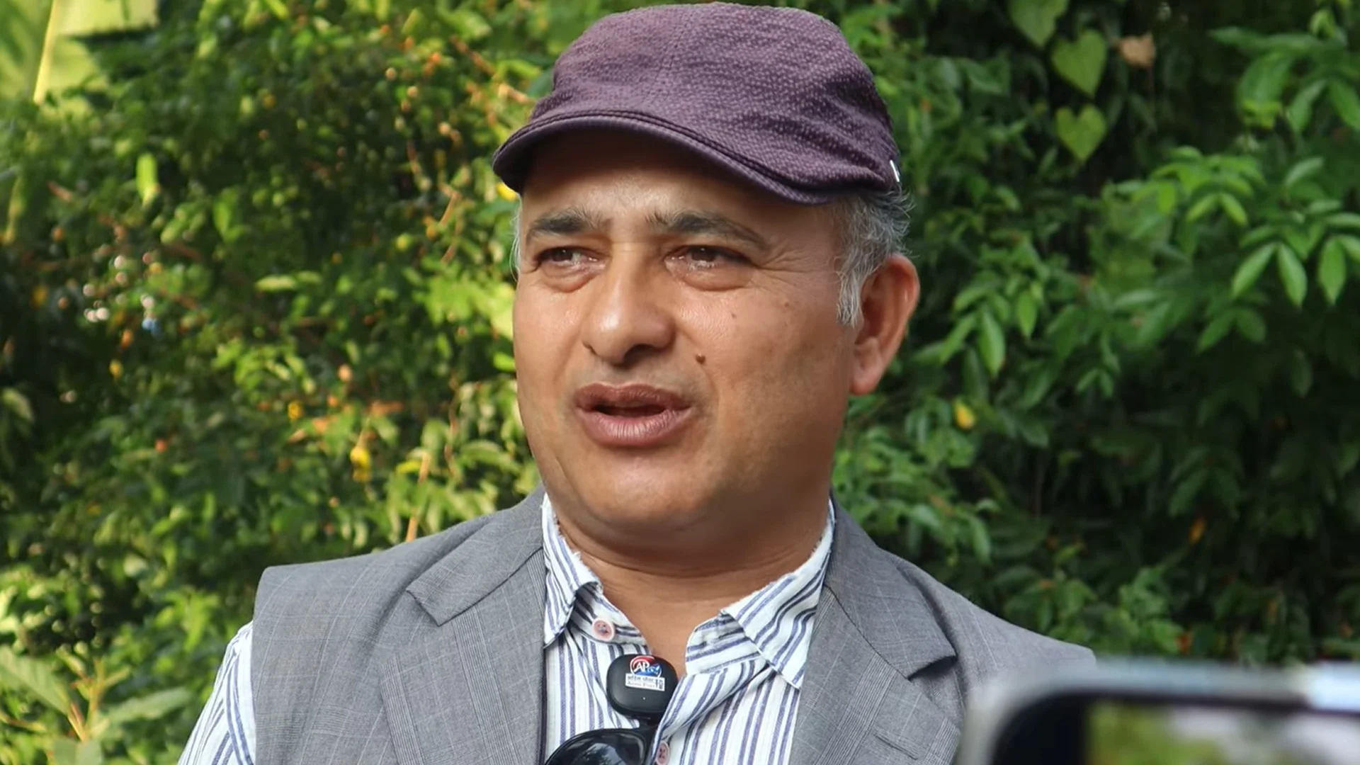 “सहकर्मीलाई नेतृत्व हस्तान्तरण गरेर जिम्मेवारीबाट बिदा हुन पाउँदा खुसी छु।” — राकेश धमला