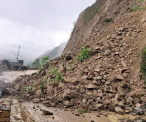 बाढीपहिरोले पाँच स्थानका सडक अवरुद्ध, कान्तिलोकपथमा राति गाडी चलाउन नपाइने