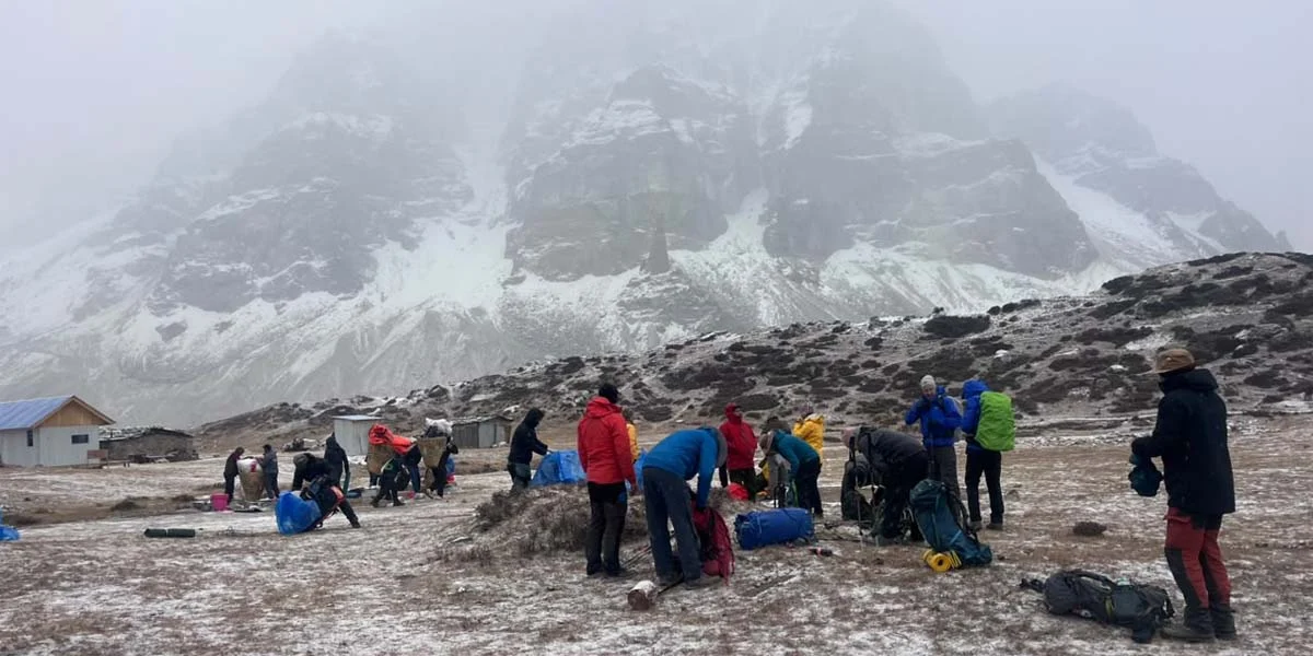 हिमपातका कारण कञ्चनजङ्घा आधारशिविर जाने पर्यटक प्रभावित