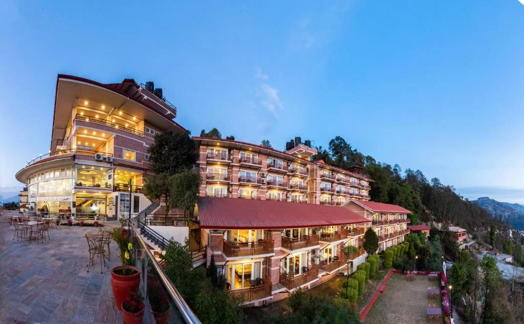 हिमालय दृश्य रिसोर्टद्वारा बाढी प्रभावितका लागि ५ लाखभन्दा बढी सहयोग
