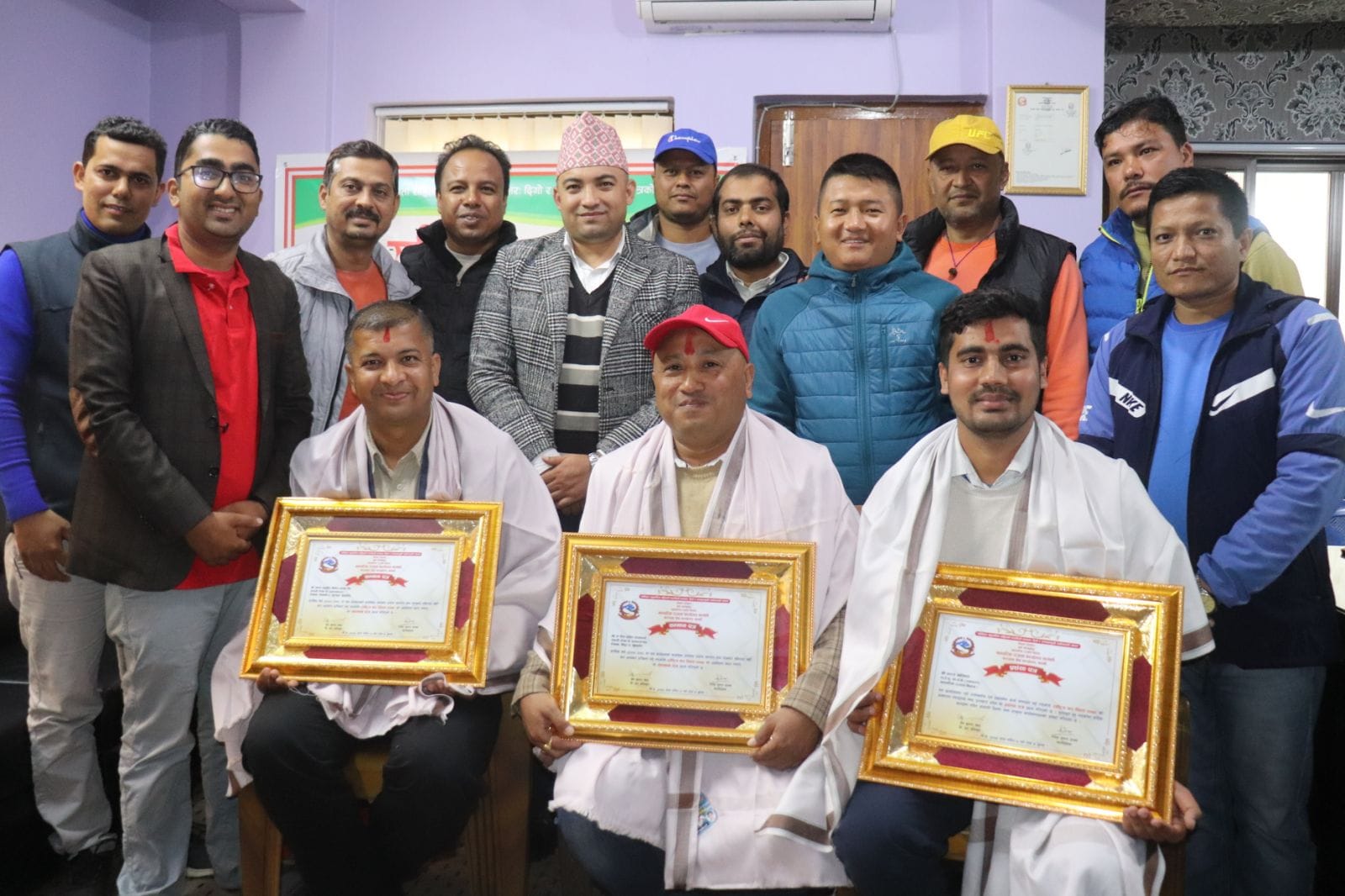 rajendra shrestha उत्कृष्ट करदाता सम्मानित