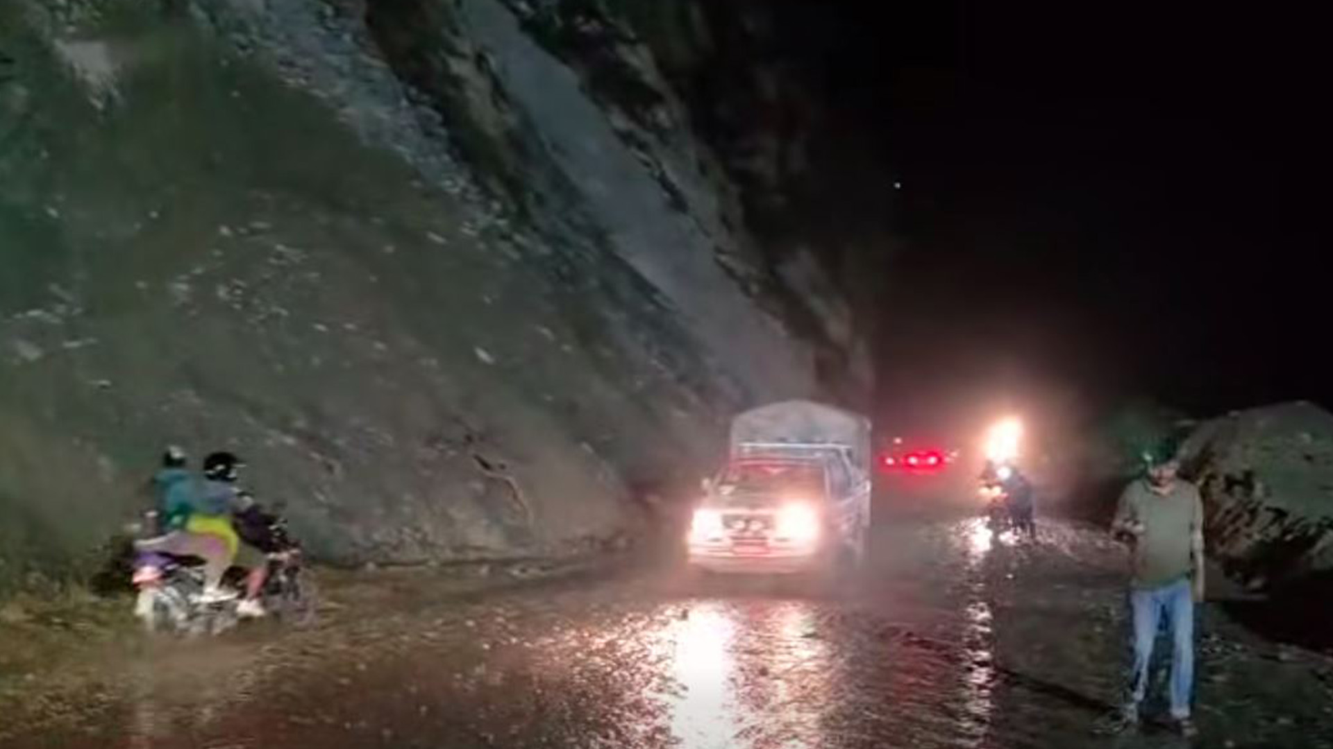 rati ma sadak राति यात्रा नगर्न सडक विभागको अनुरोध