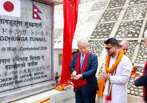 नागढुङ्गा सिस्ने खोला सुरुङमार्ग उद्घाटन गरिँदै