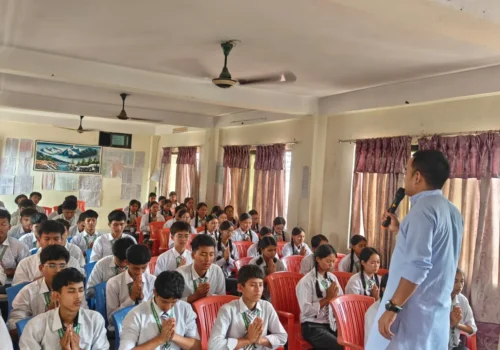 चिल्ड्रेनपार्क आवासीय माध्यमिक विद्यालयमा मनोपरामर्श तथा उत्प्रेरणा कार्यक्रम सम्पन्न, विद्यार्थीहरु उत्साहित