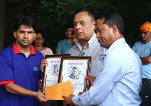 भोटेकोसी बाढीमा ज्यान गुमाएका परिवारलाई नीलकण्ठ नगरपालिकाको ४० हजार राहत