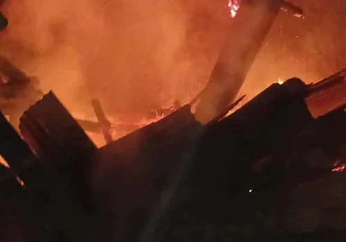 घरमा आगलागी हुँदा ७६ वर्षीय तामाङ घाइते, घरसहित अन्नपात जलेर नष्ट