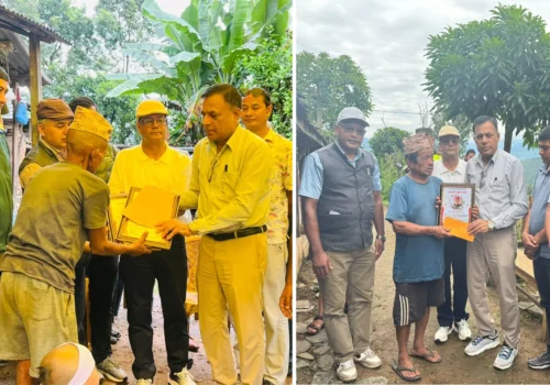 neelkantha nagarpalika help बाढीमा ज्यान गुमाएका सुवेदी र मगर परिवारलाई नीलकण्ठको सहयोग