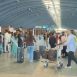 दसैँको दोस्रो दिन पनि रोकिएन विदेसिने युवाको लर्को, रोजगारीको खोजीमा 	बिदेसिँदै नेपाली