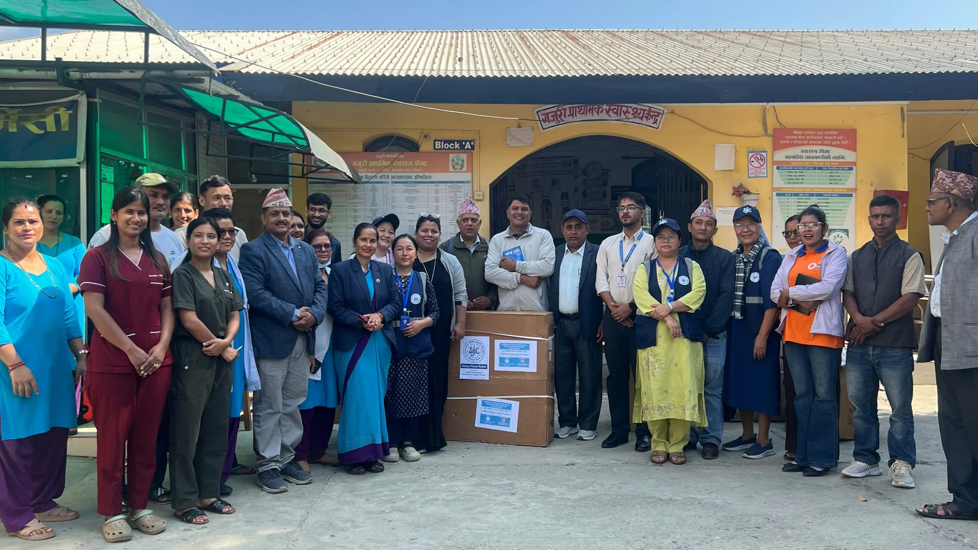 गजुरी प्राथमिक स्वास्थ्य केन्द्रलाई रु २८ लाखभन्दा बढीका स्वास्थ्य उपकरण सहयोग
