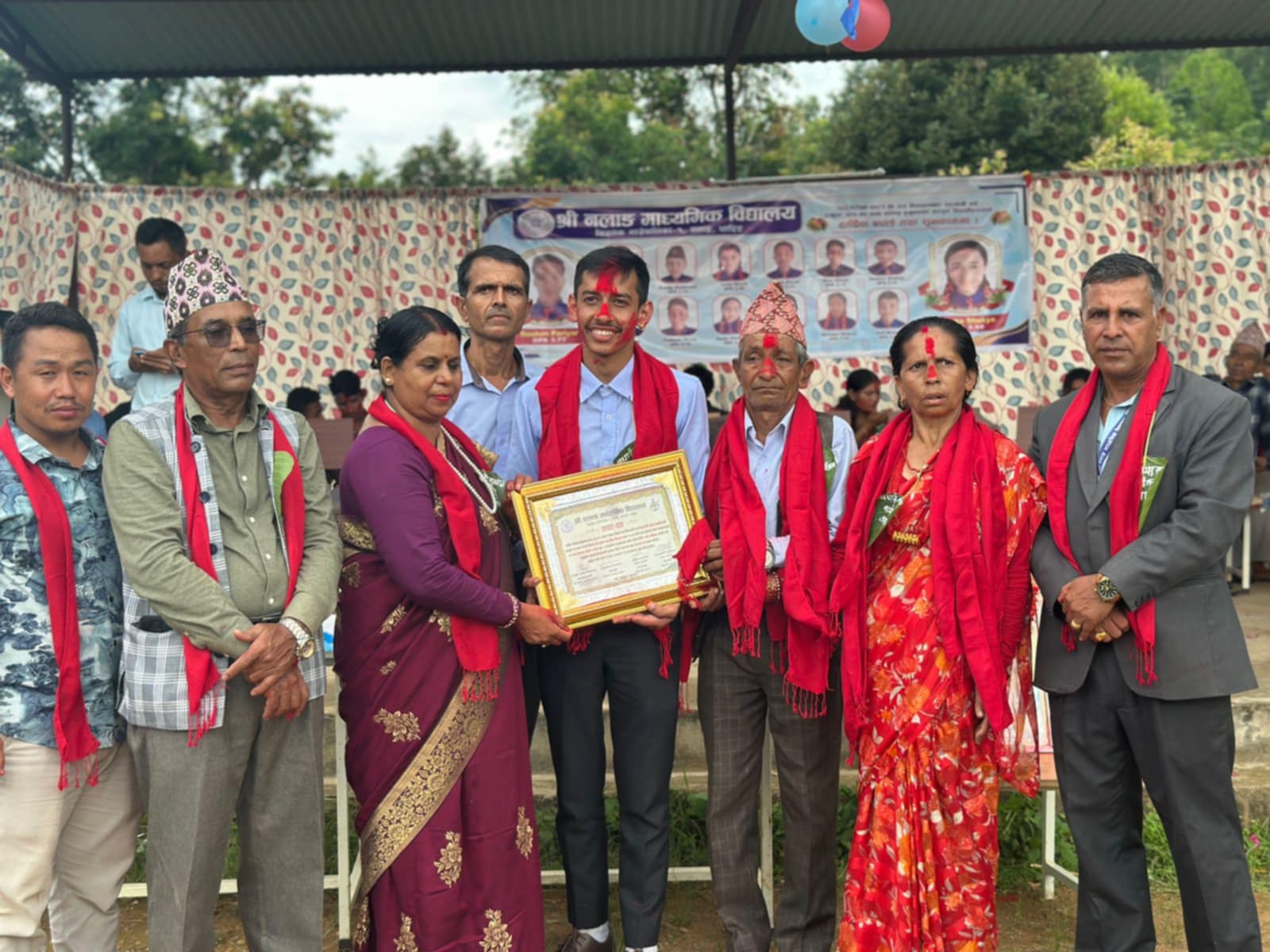 पोशाक र पोडिएम सहयोग गर्ने सौगात थपलियालाई नलाङ माविद्वारा सम्मान