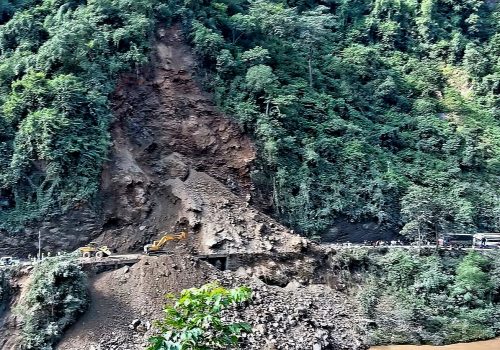 पहिरोले अवरुद्ध पृथ्वी राजमार्ग खुल्न अझै २ घण्टा लाग्ने 