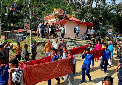 आज घरघरमा फूलपाती भित्राइँदै