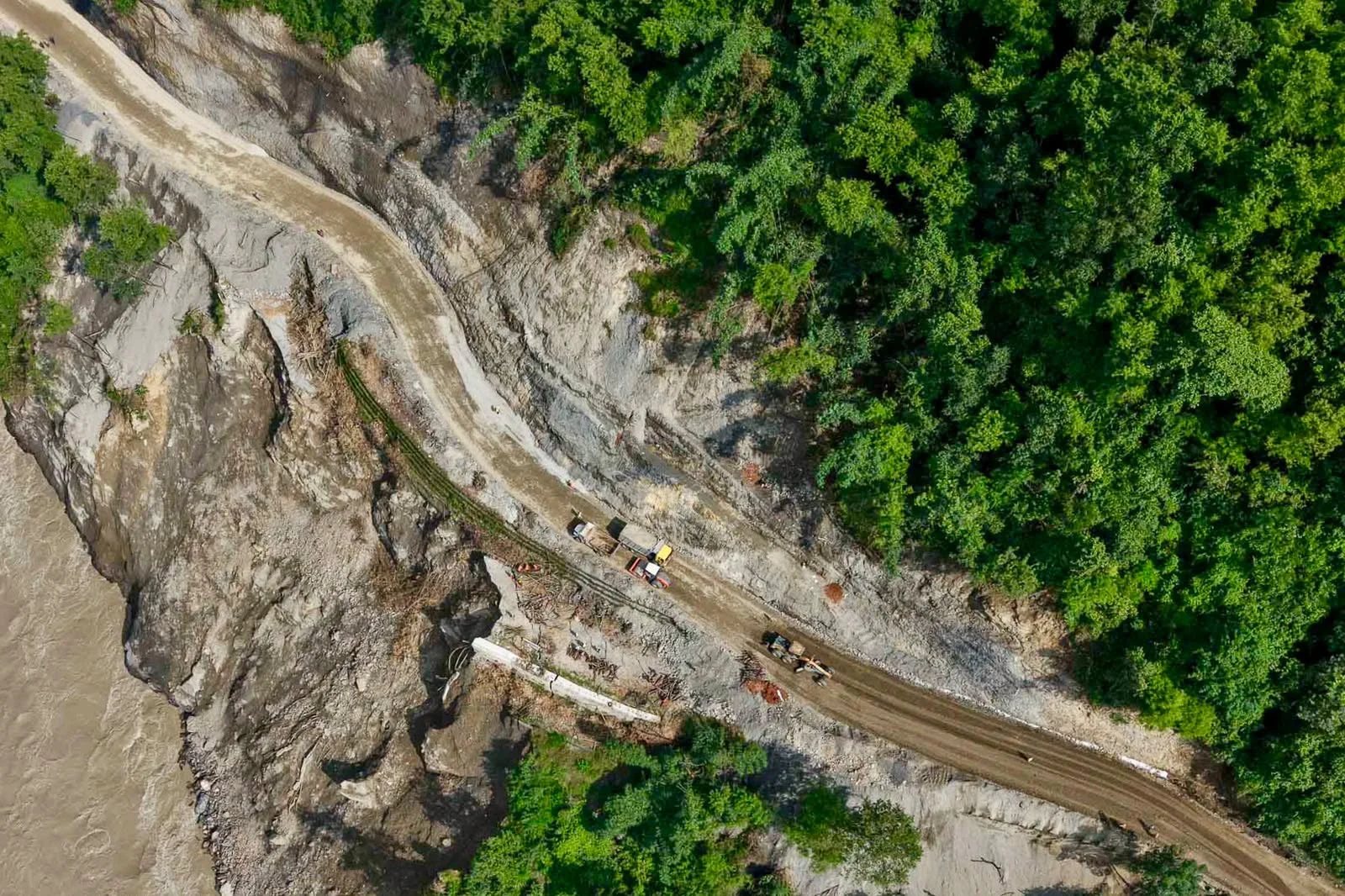 देशकै लाइफलाइन पृथ्वी राजमार्ग १८ दिनपछि पूर्ण रुपमा सञ्चालन