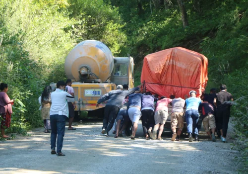 पृथ्वी राजमार्गमा रोकिएका सवारी वैकल्पिक मार्गबाट पास गराइँदै