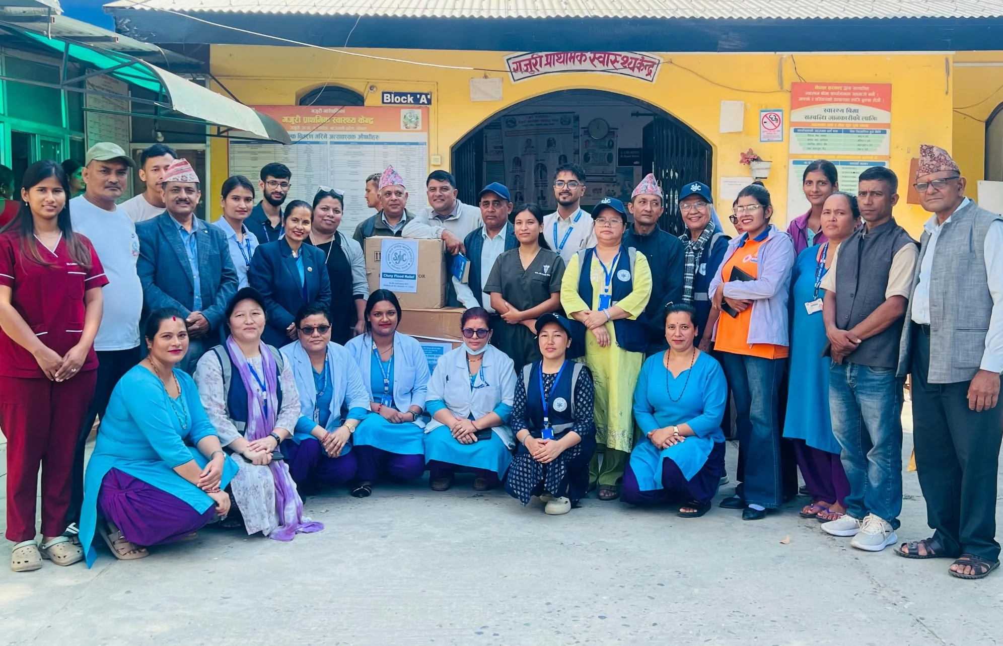 गजुरी प्राथमिक स्वास्थ्य केन्द्रलाई २८ लाख ७५ हजारको स्वास्थ्य उपकरण हस्तान्तरण